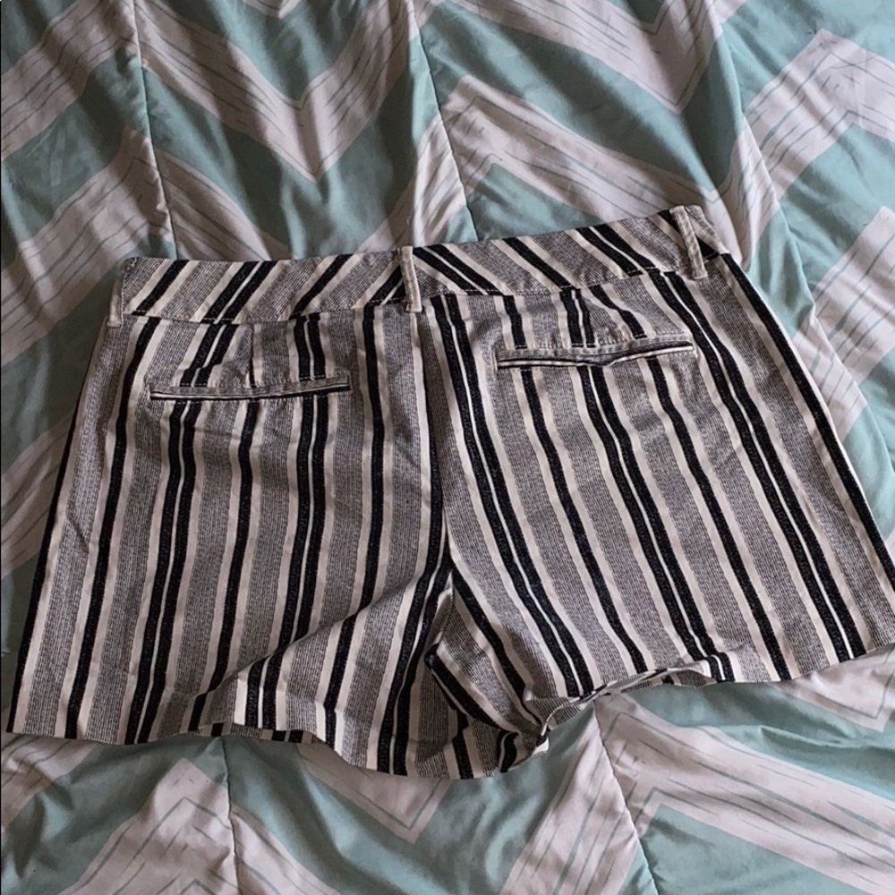 🌺Striped Shorts - Picture 4 of 5